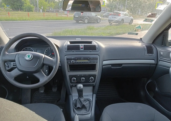 Skoda Octavia cena 16900 przebieg: 260000, rok produkcji 2012 z Łomża małe 172